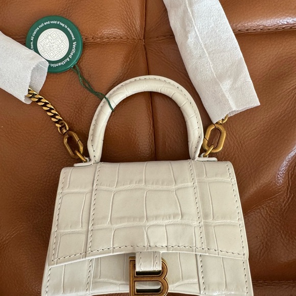 Selling new Balenciaga - Picture 4 of 8